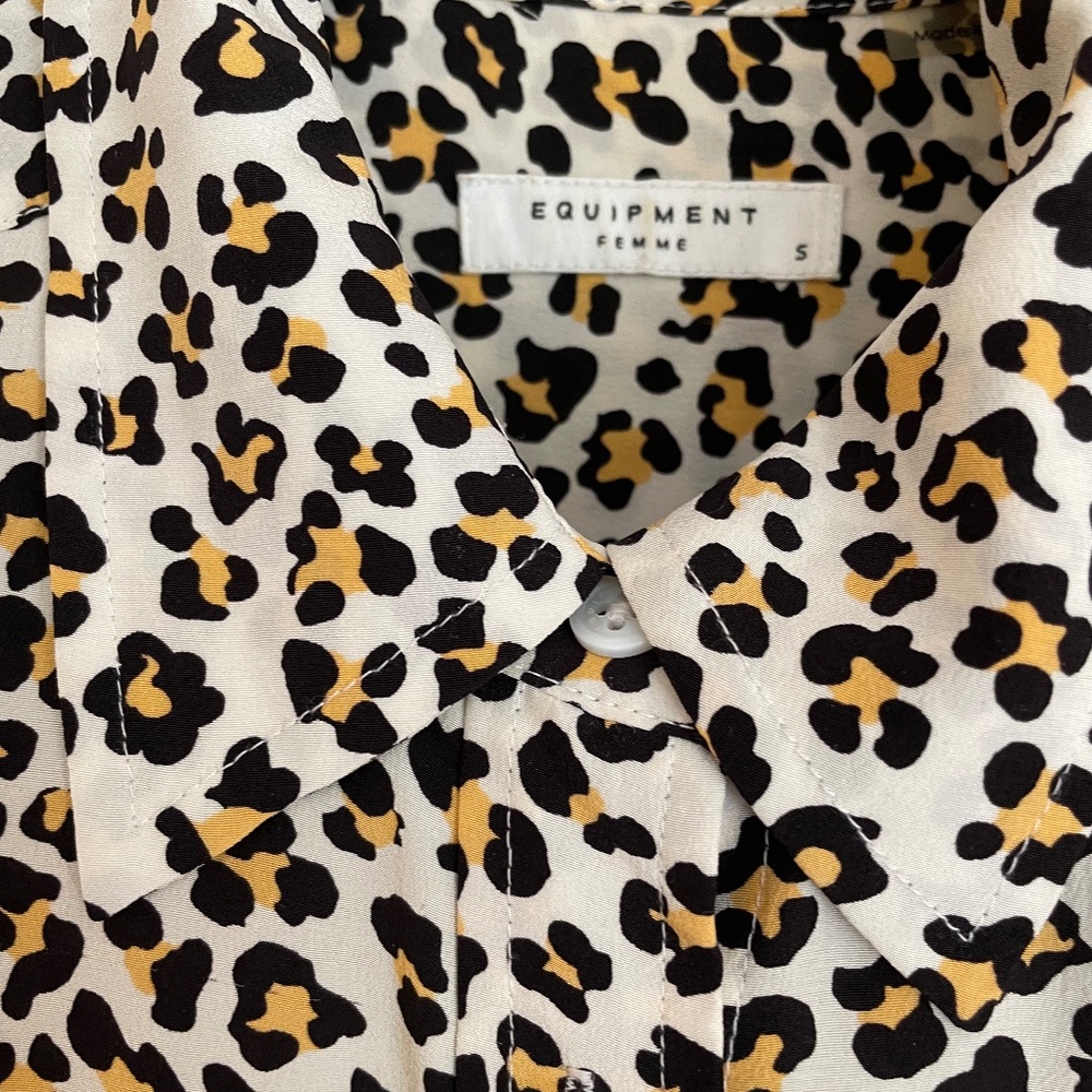 Equipment silk button down